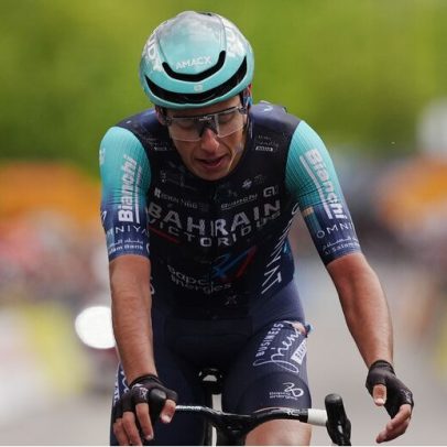 Eulálio homenageia Mäder, morto em 2023, vencedor do Giro pela Bahrain há 5 anos