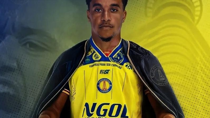 Hélder Costa assina contrato de duas épocas com o Petro de Luanda