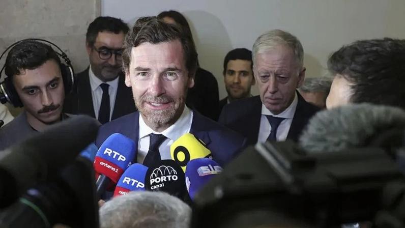 Villas-Boas à chegada à Assembleia da República