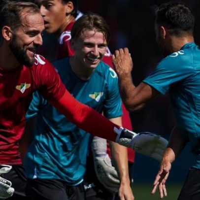 Mika ainda avalia proposta de renovação