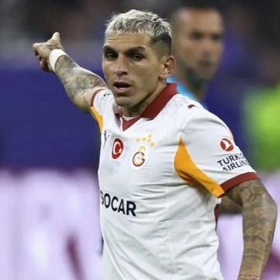 Ex-jogador do Arsenal é agredido num centro comercial por homem que perseguia a namorada