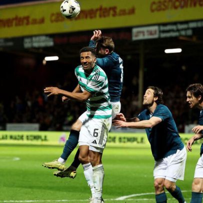 Penálti a favor do Celtic desperta controvérsia sobre decisão do VAR