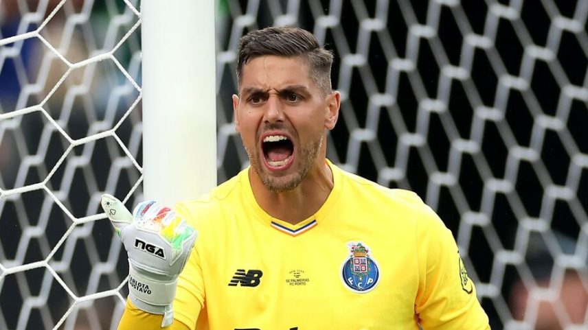 Cláudio Ramos mantém pressão sem sair da sombra