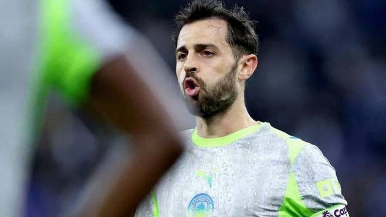 Bernardo Silva surpreendido por Guardiola; treinador ficou chateado consigo