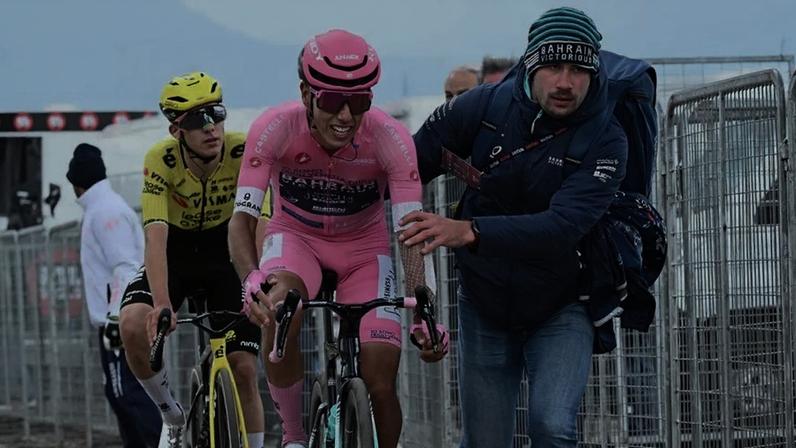 Afonso Eulálio mantém-se no Giro, ciente de que Vingegaard vestirá a rosa