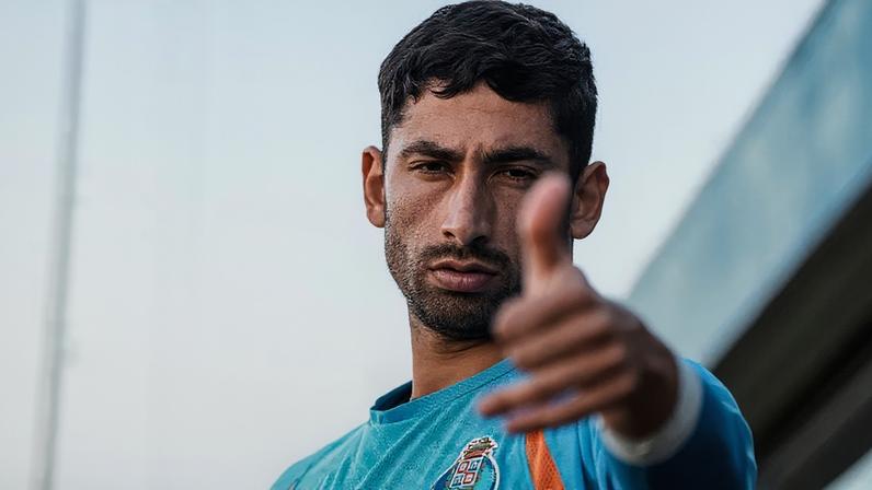 Manchester United e Liverpool interessados em Alan Varela, avançam argentinos