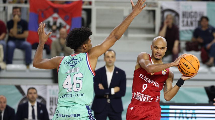 Oiveirense e Benfica