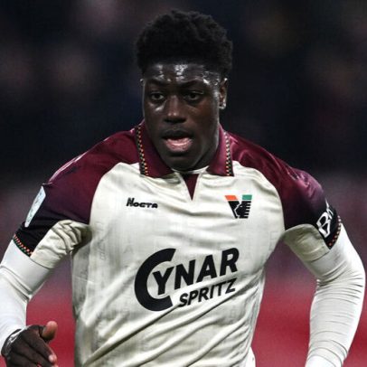 Issa Doumbia mira tornar-se um dos melhores médios do mundo