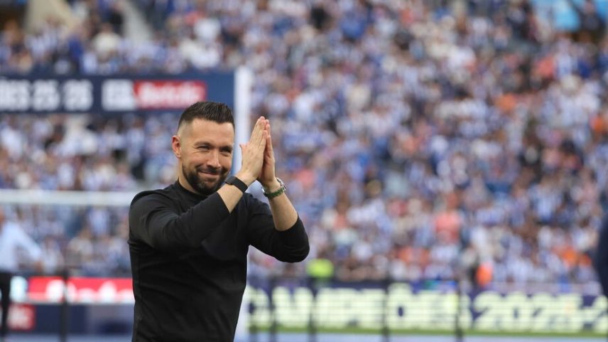 Farioli aplaude adeptos no Estádio do Dragão