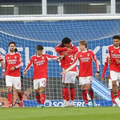Benfica vence Estoril e mantém aspirações de título para o próximo ano