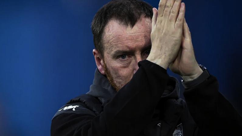 Ian Cathro no jogo com o Benfica