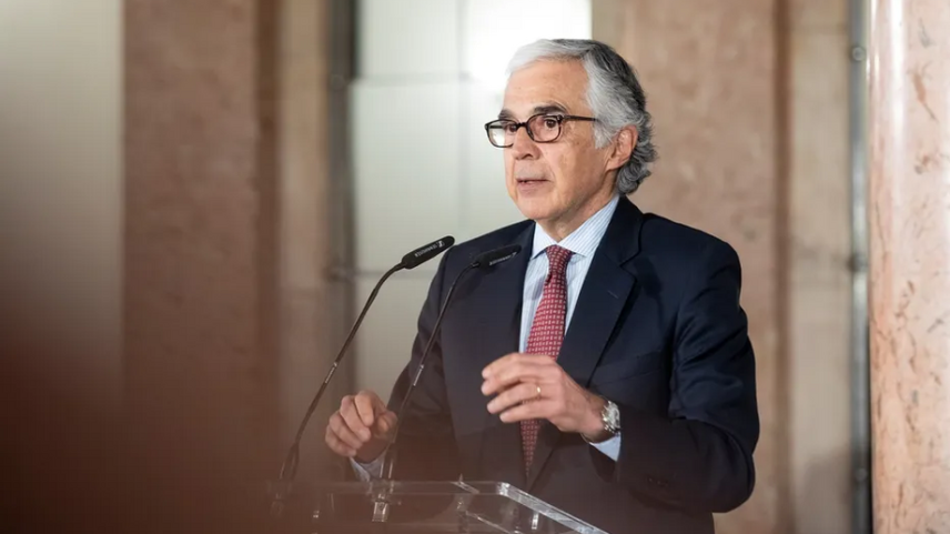 Aguiar Branco acumula salário e pensão: presidente da Assembleia recebe 13 mil