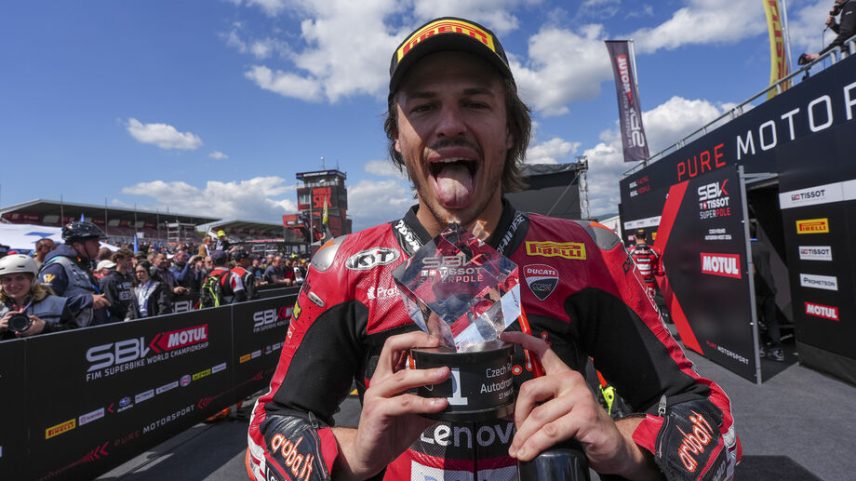 Bulega vence novamente na República Checa e amplia recorde nas Superbikes