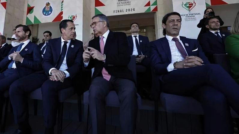 Rui Costa na tribunal presidencial do Jamor para o Benfica-FC Porto da final da Taça de Portugal feminina