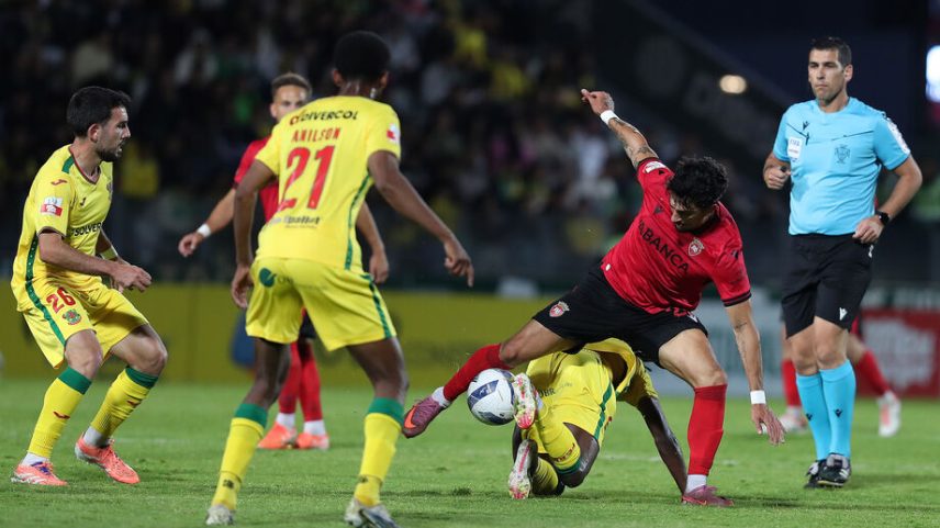 P. Ferreira-Penafiel 2-1 confirma queda no abismo