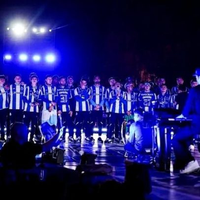 Gavin James emociona-se na festa do FC Porto ao tocar perante casa cheia