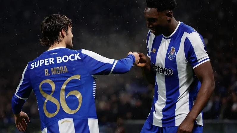 Rodrigo Mora fala de colegas especiais no FC Porto, Thiago Silva e Samu