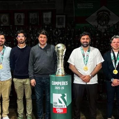 Vítor Matos recebe medalha de campeão