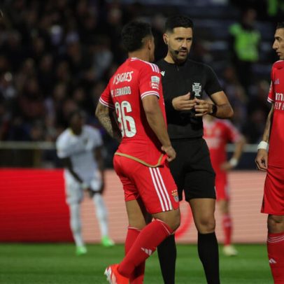 Árbitro e VAR do Famalicão-Benfica com atuação insatisfatória