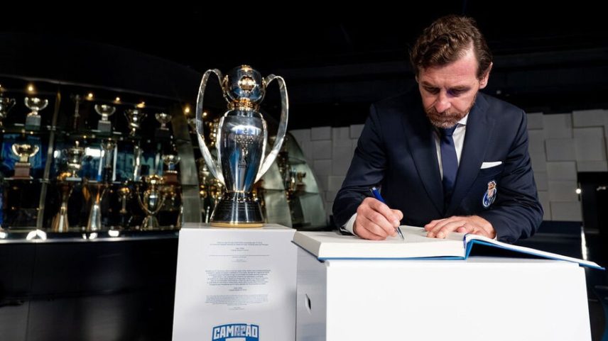 Villas-Boas assina Livro de Honra do Museu do FC Porto