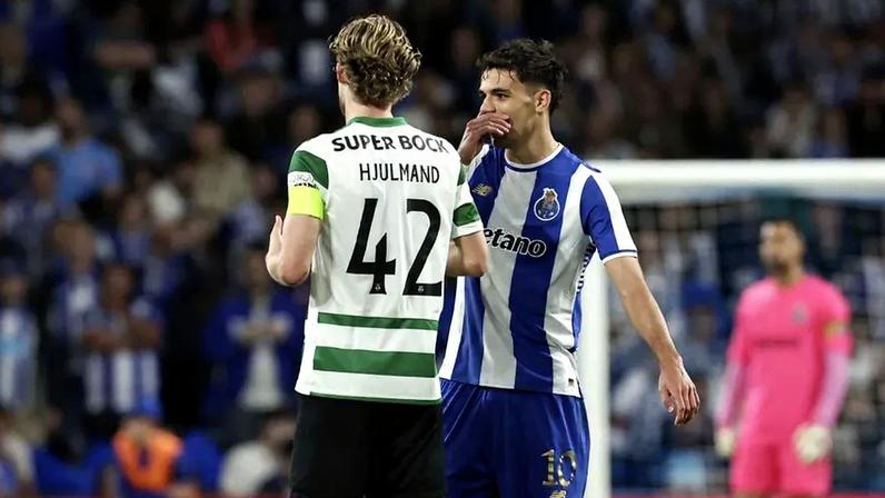 Hjulmand e Gabri Veiga conversam durante um clássico