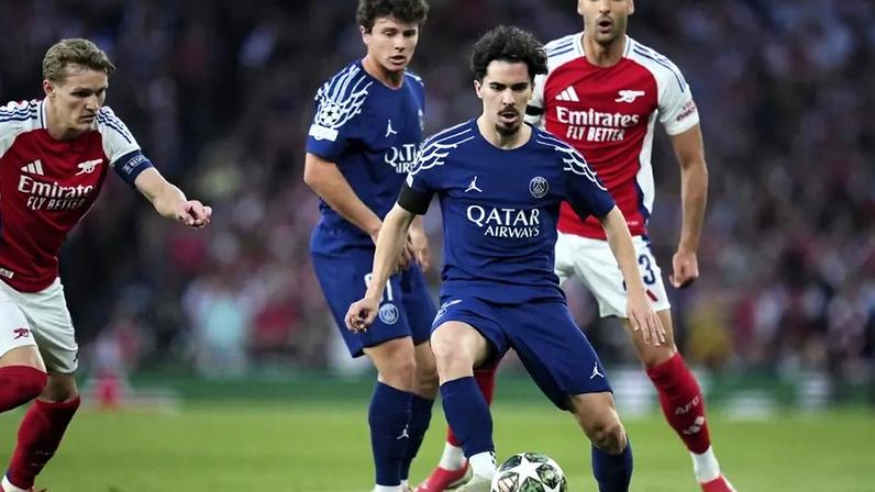 Vitinha num Arsenal-PSG da época passada