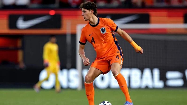 Finn van Breemen perto de confirmação oficial no Famalicão