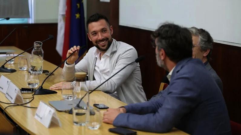 Farioli diz que quem quiser desporto individual pode procurar o ténis
