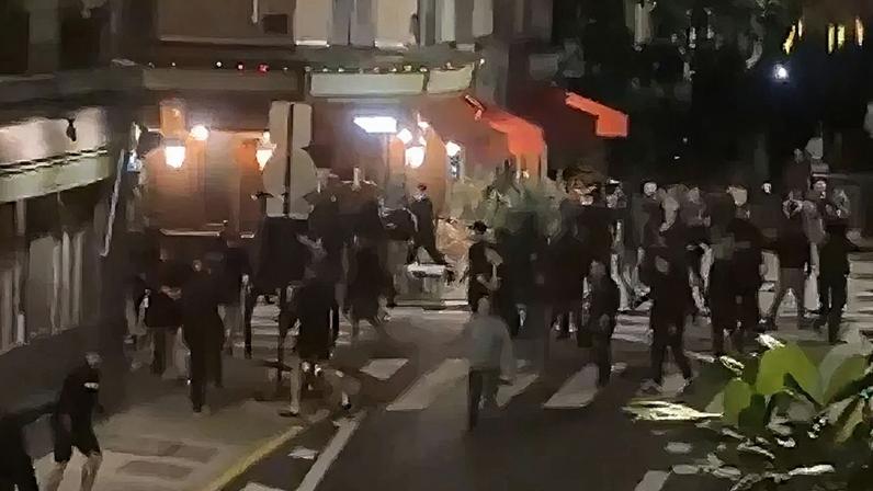 Confrontos em Paris