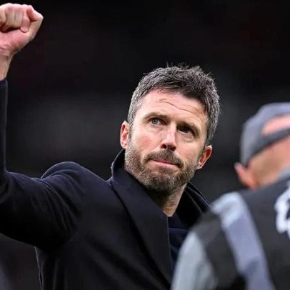 Michael Carrick permanece no Manchester United