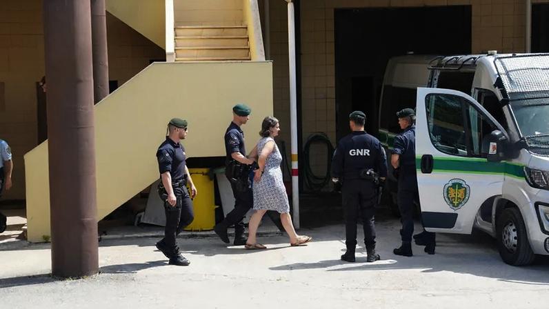 Tribunal decide medidas de coação para casal por abandono de menores em Alcácer do Sal, com escolta da GNR