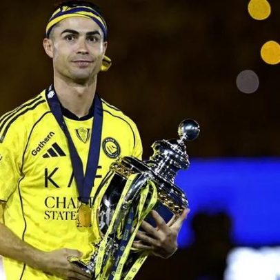 Cristiano Ronaldo celebra título do Al Nassr após percurso difícil
