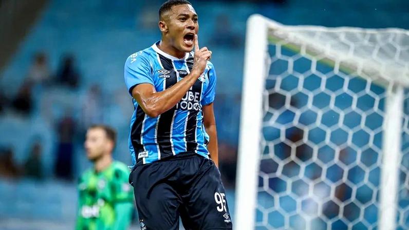 Grémio de Luís Castro vence Santos com bis de ex-Benfica