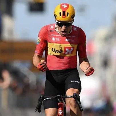 Fredrik Dversnes Lavik vence o sprint na 15.ª etapa do Giro