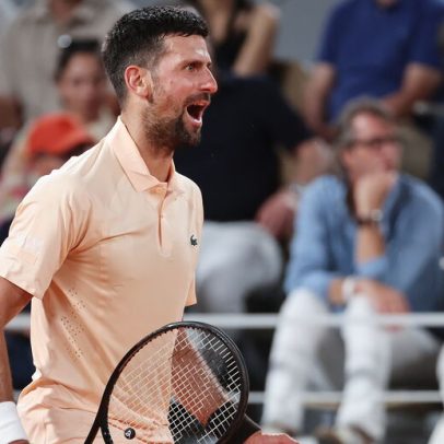 Djokovic avança em Paris e estabelece novo recorde