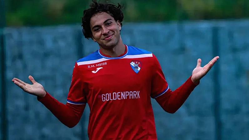 Bassco Soyer celebra um dos 12 golos marcados esta temporada
