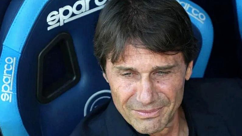 Nápoles confirma saída de Antonio Conte