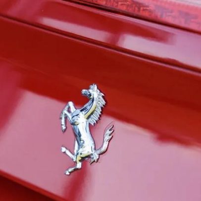 Mercado recebe com ceticismo o primeiro veículo elétrico da Ferrari