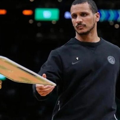 Joe Mazzulla, treinador de Neemias Queta, é eleito o melhor do ano