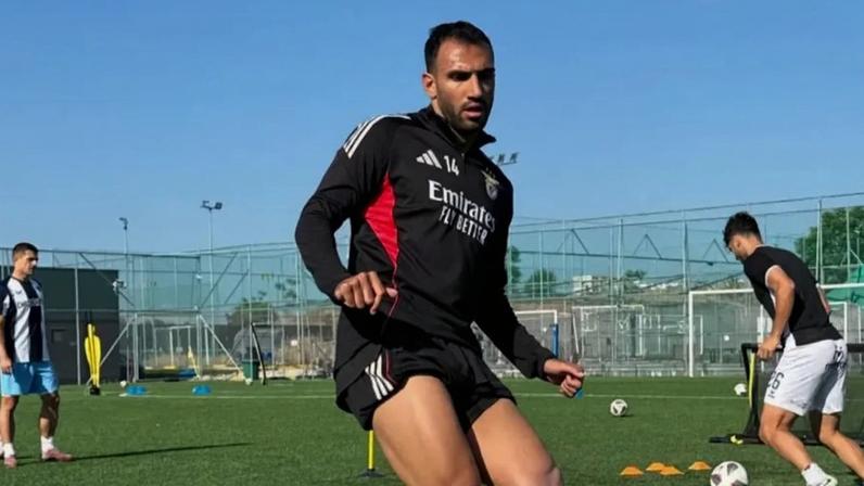 Pavlidis mantém forma com o Benfica, treinando a rigor