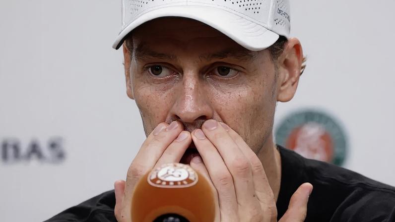 Sinner encerra Roland Garros após adeus surpreendente, comenta calor