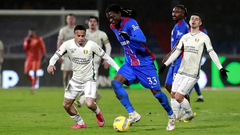 Bastien Meupiyou no Alverca: melhoria tática na época