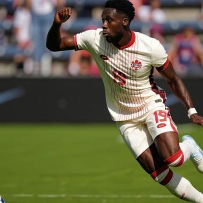 Davies e Eustáquio convocados pelo Canadá para o Mundial 2026
