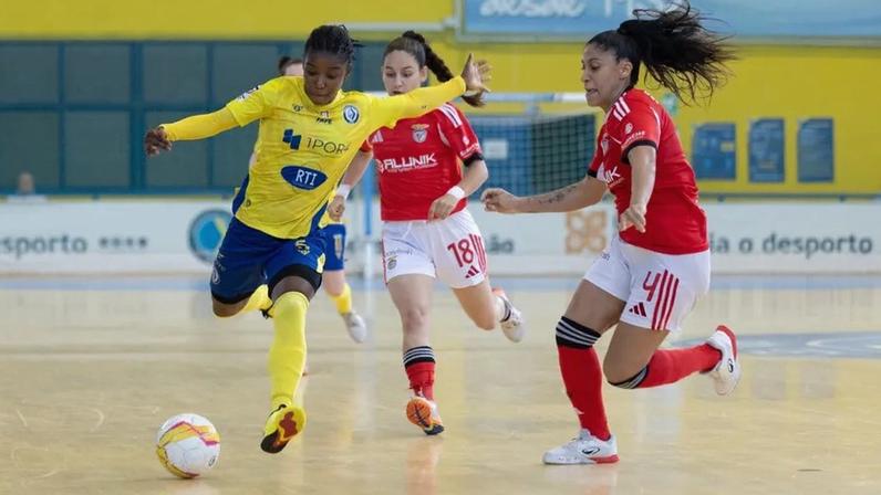 Benfica venceu na casa do Nun'Álvares (1-4) em jogo polémico