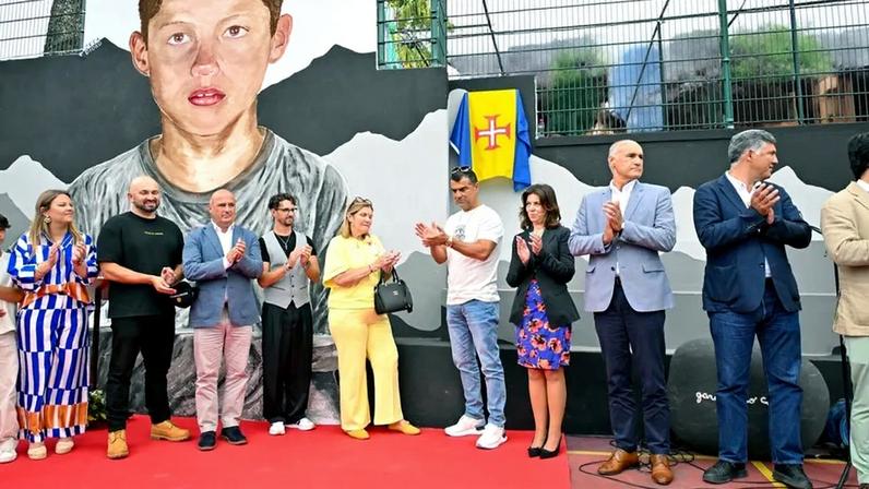 CR7 homenageado com mural em reconhecimento à carreira