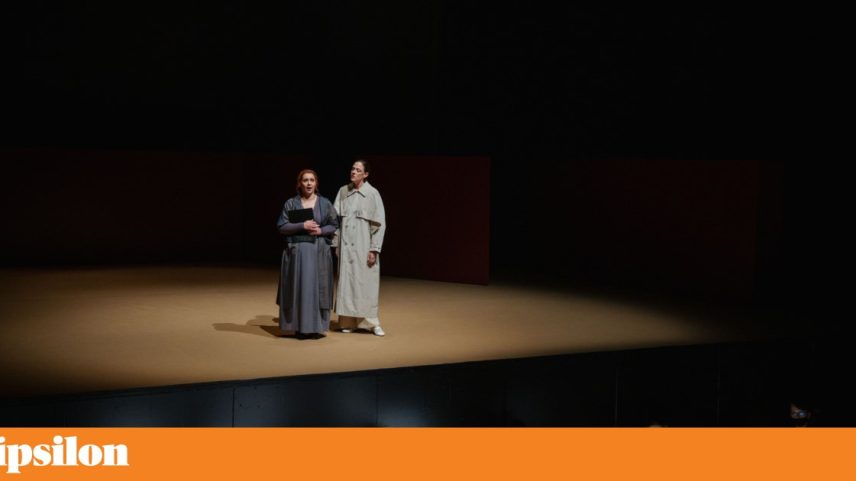 Cátia Moreso, a jornalista, e Mariana Castello-Branco, o Anjo, protagonizam esta ópera