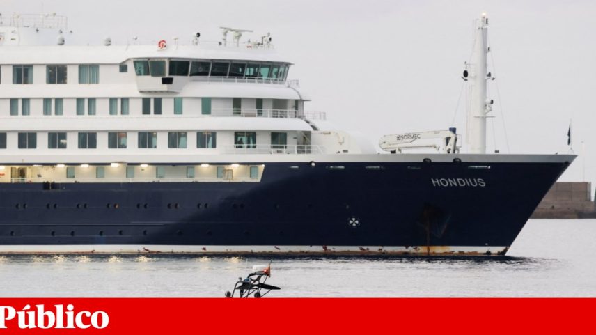 O *MV Hondius* já no porto de Tenerife, nas ilhas Canárias