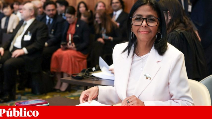 Opositores venezuelanos exigem nova comissão eleitoral e início da transição