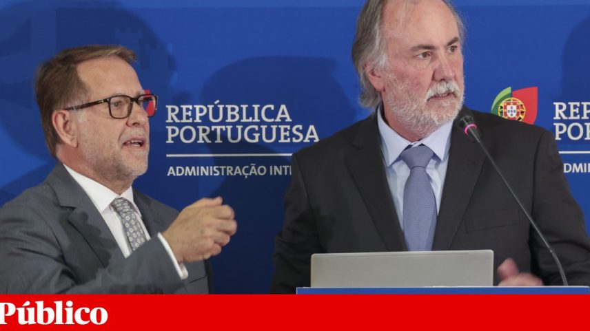 O ministro da Administração Interna, Luís Neves, com o coordenador da equipa de trabalho para a substituição do SIRESP, António Pombeiro