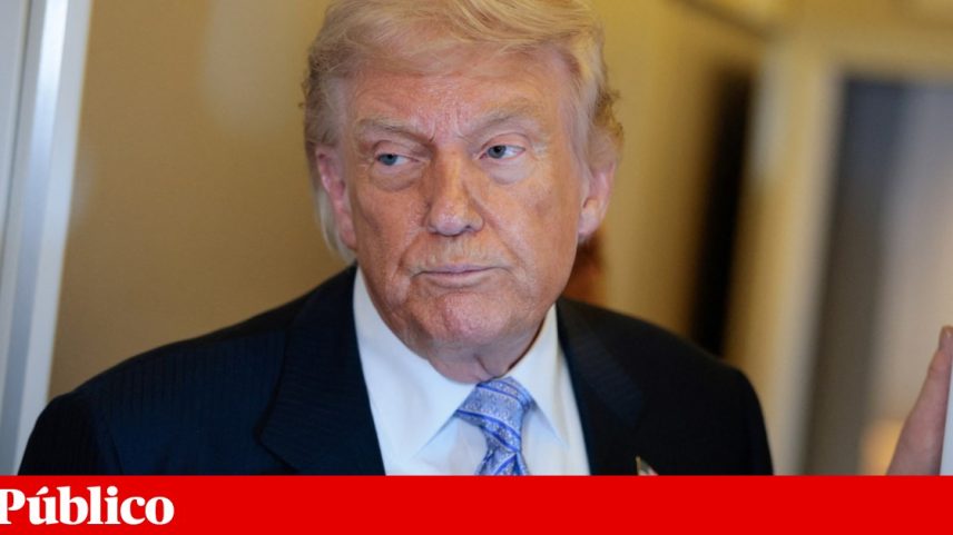 Donald Trump, no Air Force One, a 15 de Maio de 2026